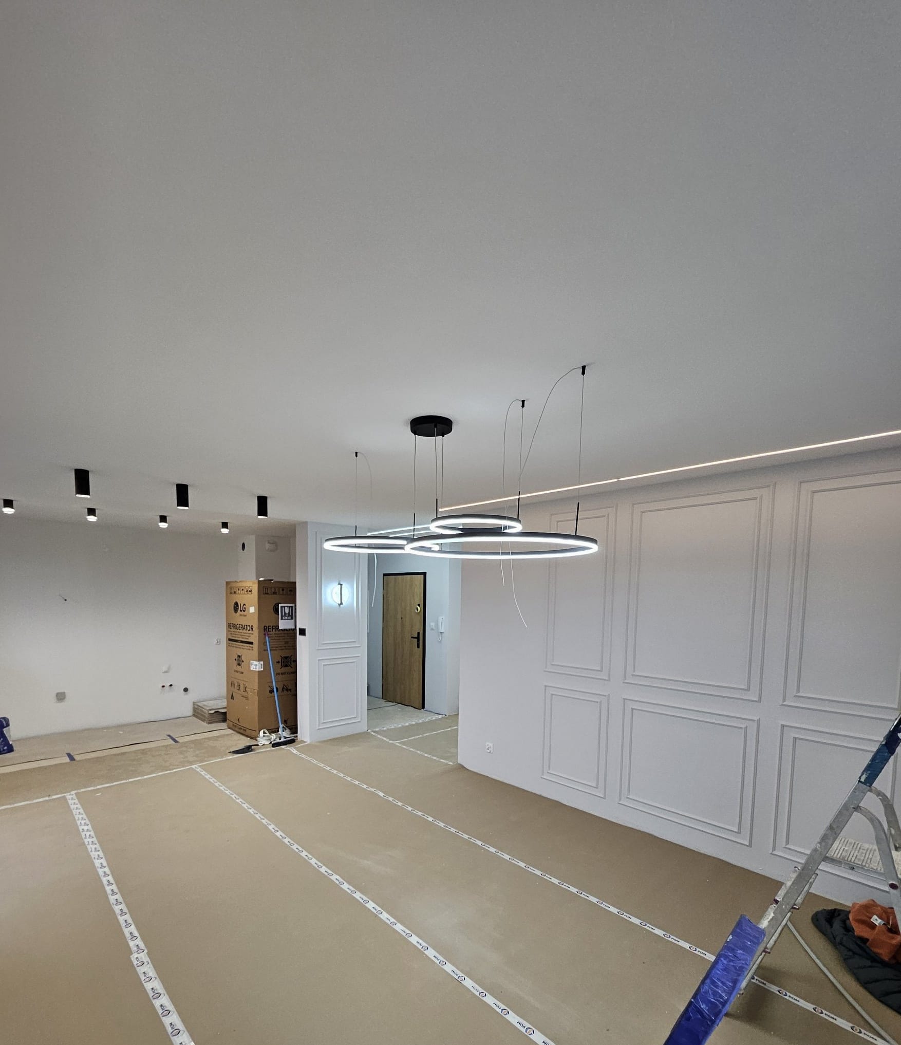 Salon z oświetleniem LED – realizacja Suwałki Remonty